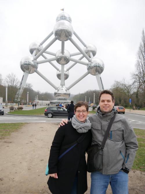 Vor dem Atomium / In front of the Atomium